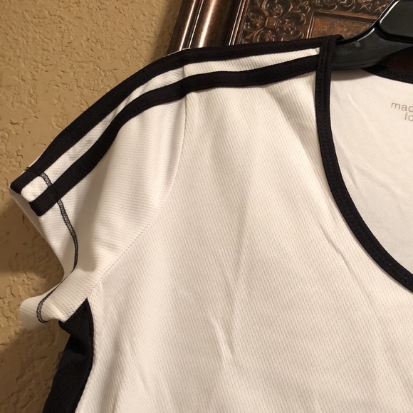 Made For Life athletic top. Small.  Very good condition. Worn just a few times. - Picture 5 of 12